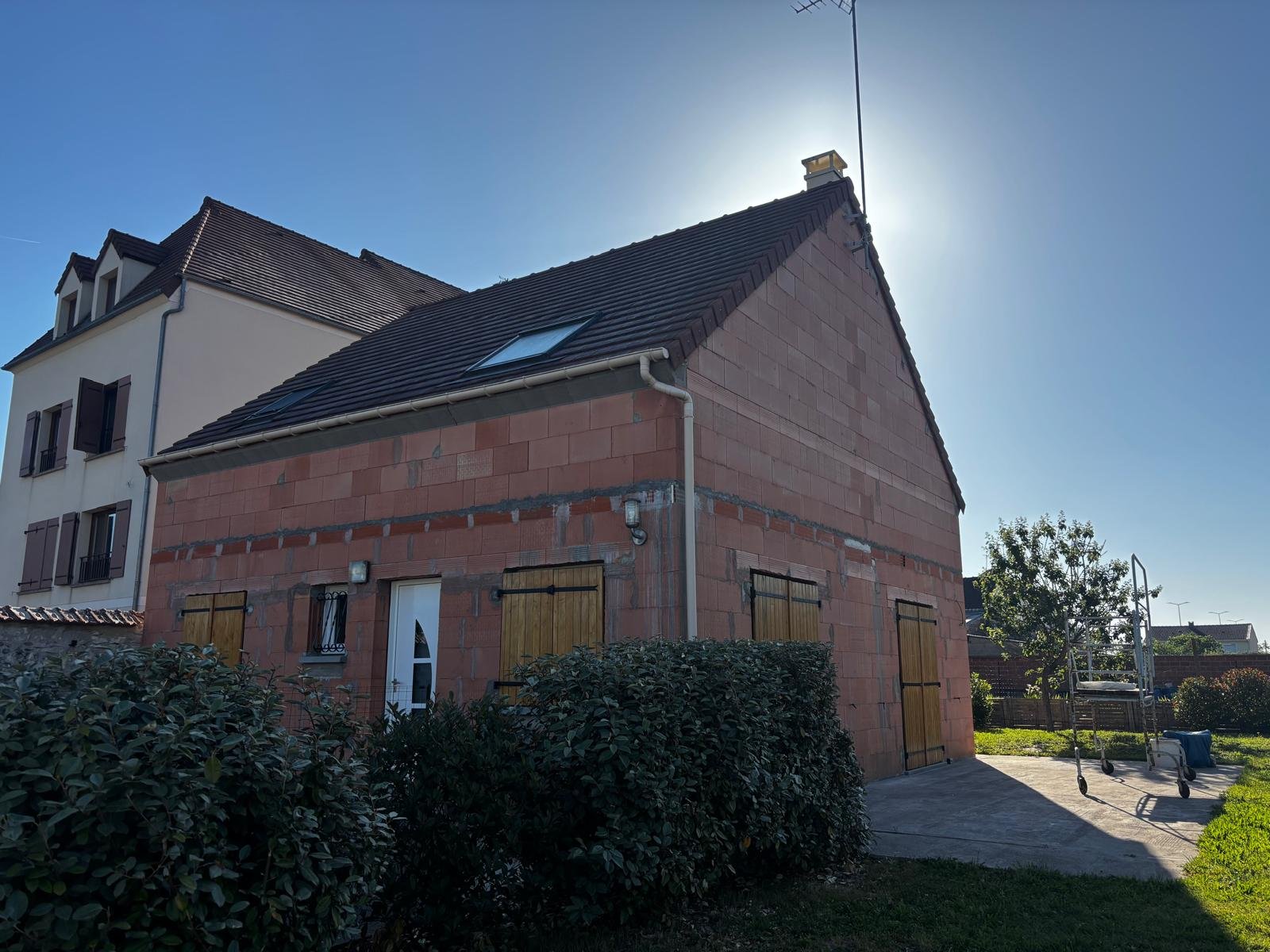Façade d'origine en brique, vue de rue - ITE PSE sur brique Rosny-sur-Seine